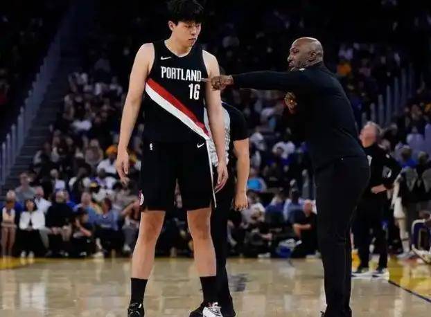 赛前阿贾克斯更衣室发声：德国杯节点到来，赛场秩序良好，轮换策略成焦点(阿贾克斯赛程表)