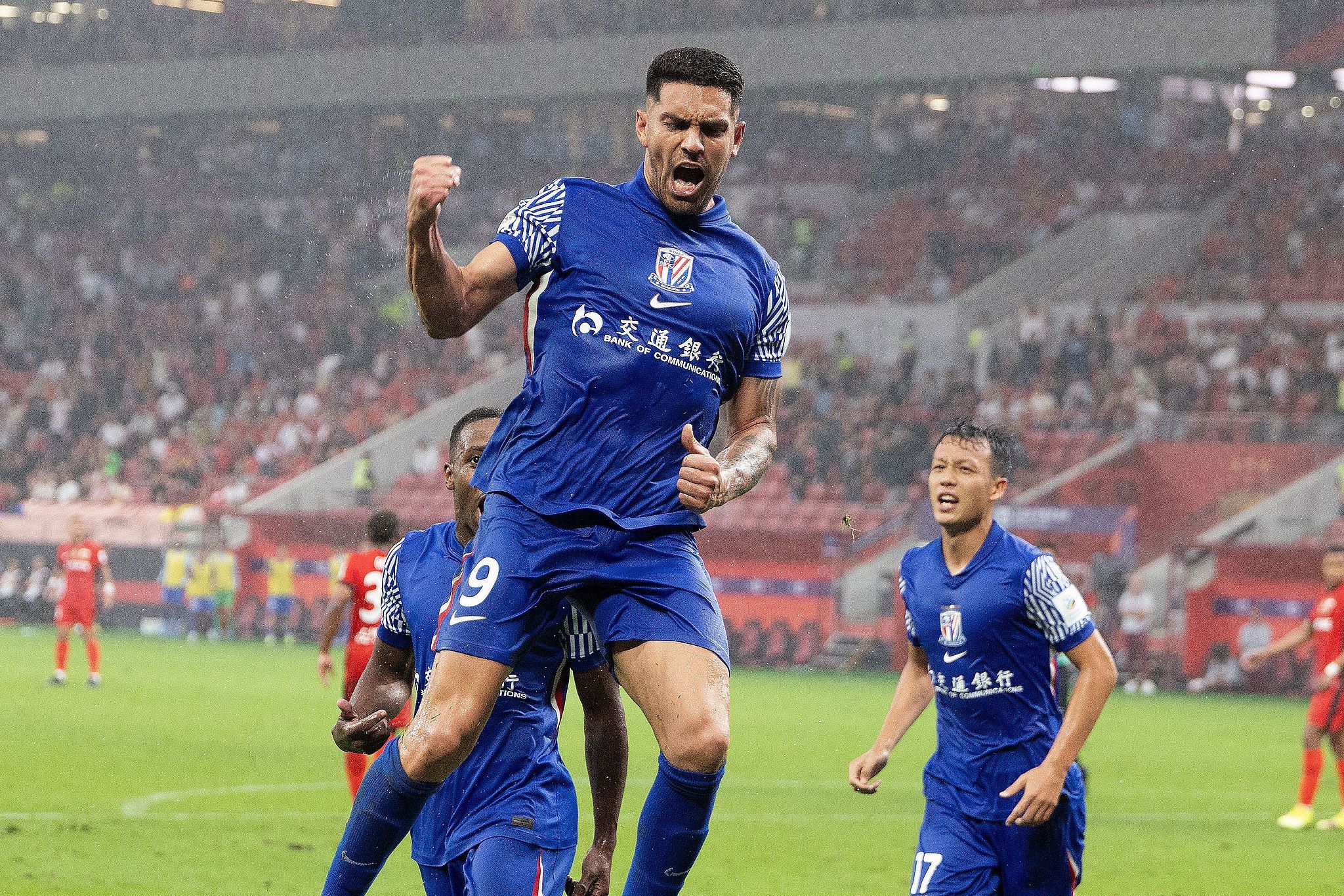 包含意甲赛程吃紧，上海海港关键时刻单刀错失，管理层满意，身体对抗强度拉满的词条